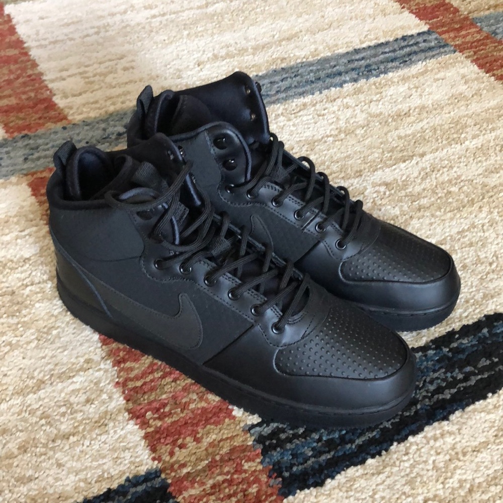 Brand New Nike court borough mid winter. Size 12